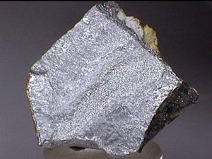 Antimoine en métal brut